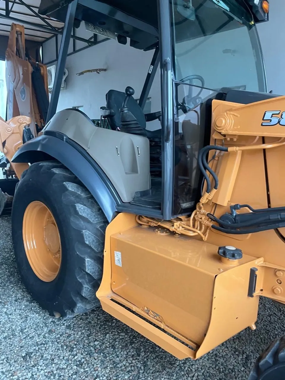 Retroescavadeira 4x4- 2012- Case 580N