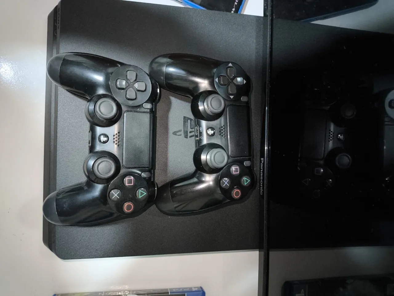 Playstation 4 com 2 Controles