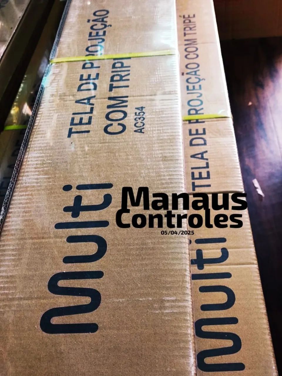 Tela de Projeção com Tripé 97 Polegadas ( 1,80 x 1,80 )