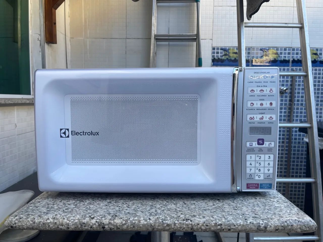 Micro-ondas Electrolux Branco - Foto 5
