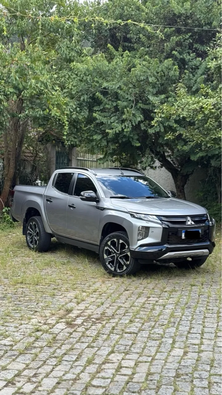 L200 muito nova com muitos acessórios e 34 km rodados!