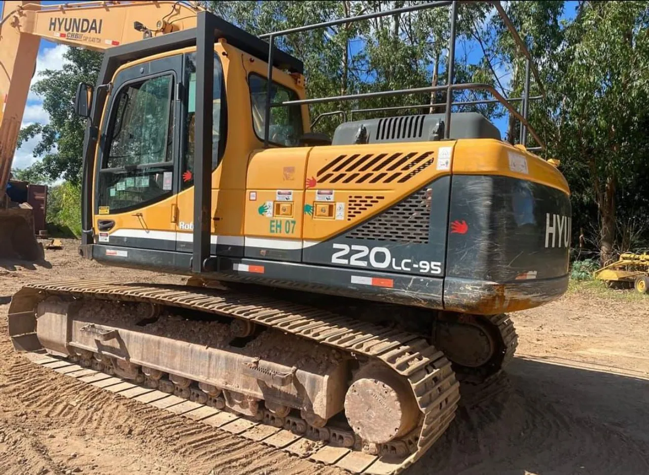 Escavadeira Hyundai R220LC-9S