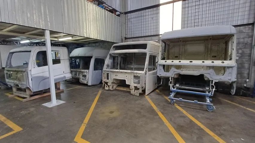 Cabine Volkswagen Constellation Teto Alto / Volvo modelo FH / VW Delivery  - Foto 3