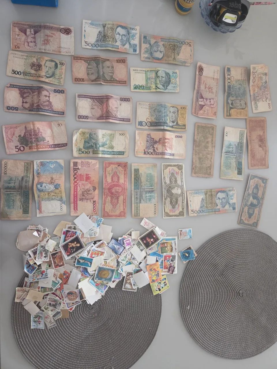 Notas e selos antigos (coleção)