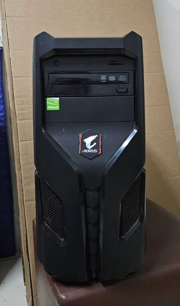 Gabinete Mid Tower AORUS