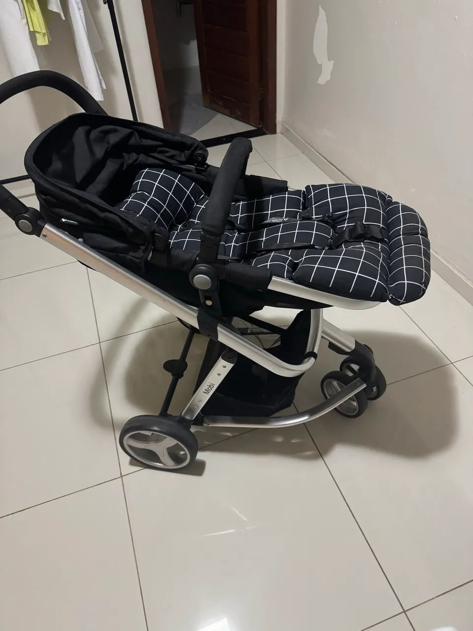 Carrinho Bebê e Bebê Conforto mobi Safety 1