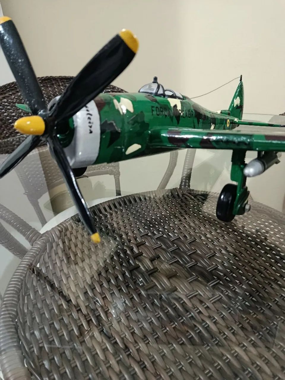 Avião miniatura artesanal decorativo  - Foto 3