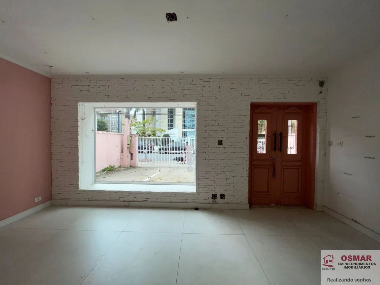 Imperdível Casa Comercial à Venda em Santos-SP, Bairro Embaré: 5 Quartos, 3 Suítes, 1 Sala