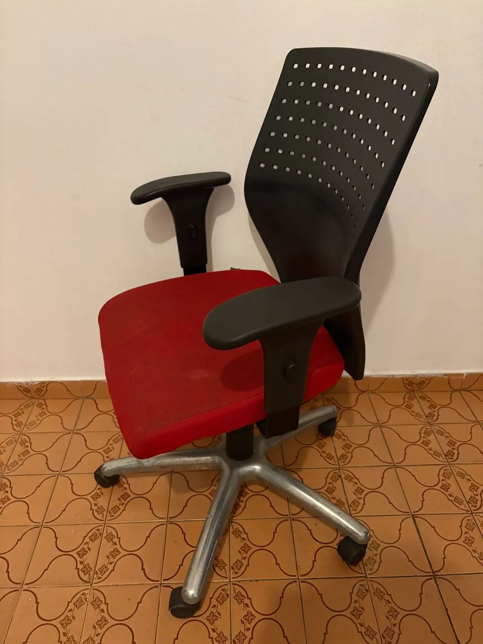 Cadeira de escritório e mesa  - Foto 3
