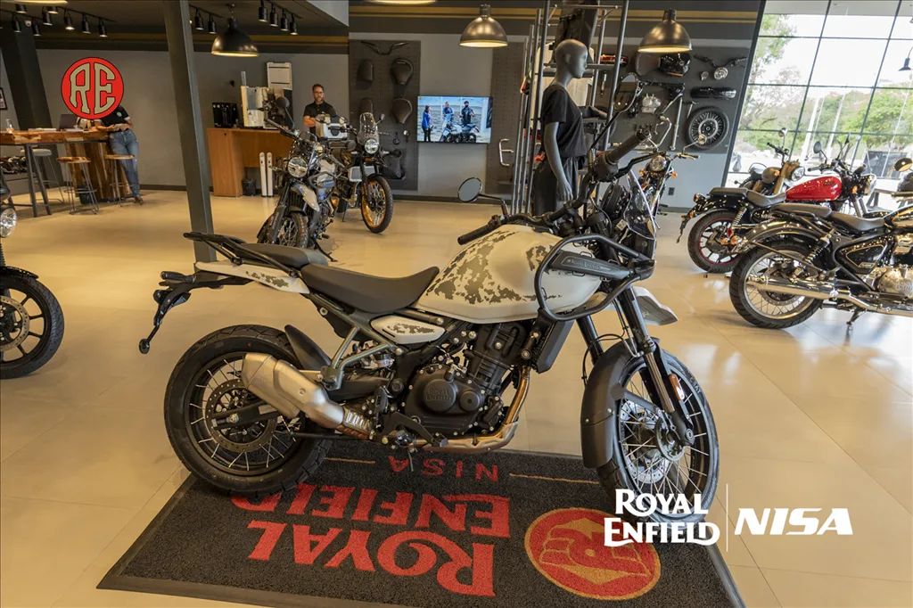ROYAL ENFIELD HIMALAYAN 450 KAMET WHITE - Foto 4