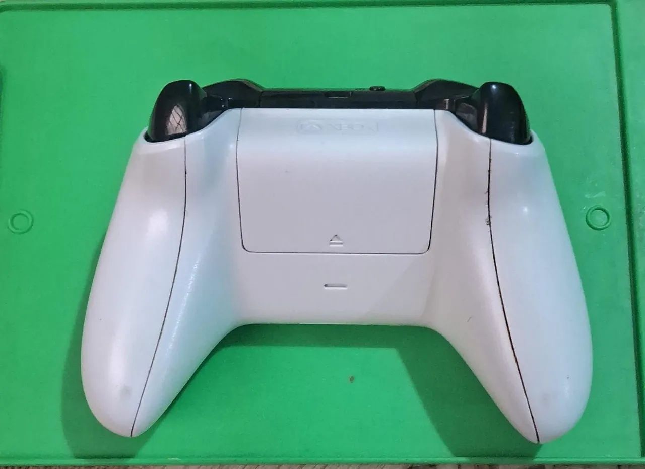 Controle de Xbox com detalhe - Foto 2