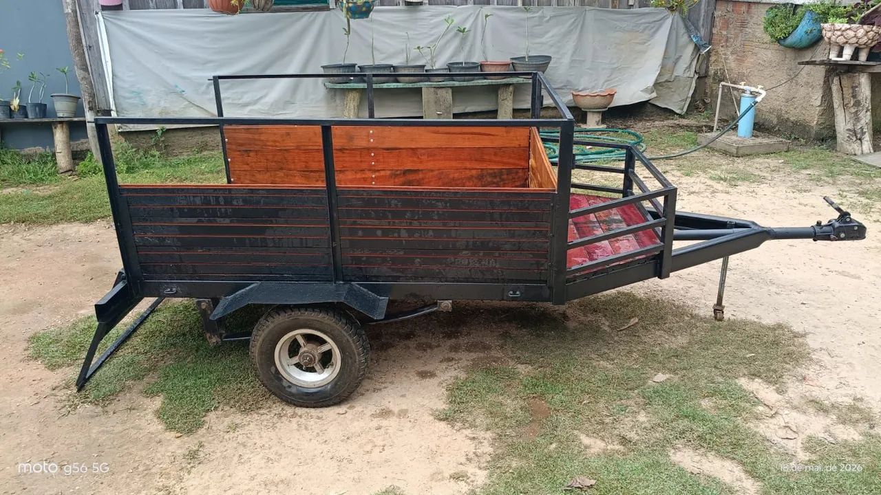 Vendo carretinha recém reformada pra carro. 9- *