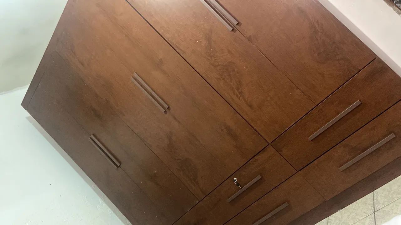 Vende-se guarda roupa 