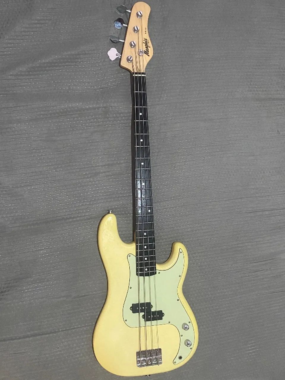 Vende-se contrabaixo com baby pedal 