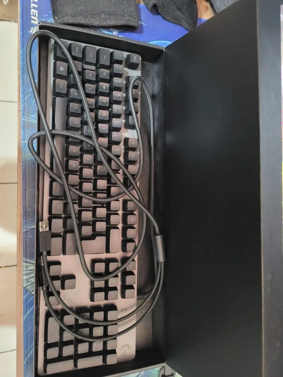 Teclado Logitech G Carbon 512 RGB com fio - Caixa original - Foto 3