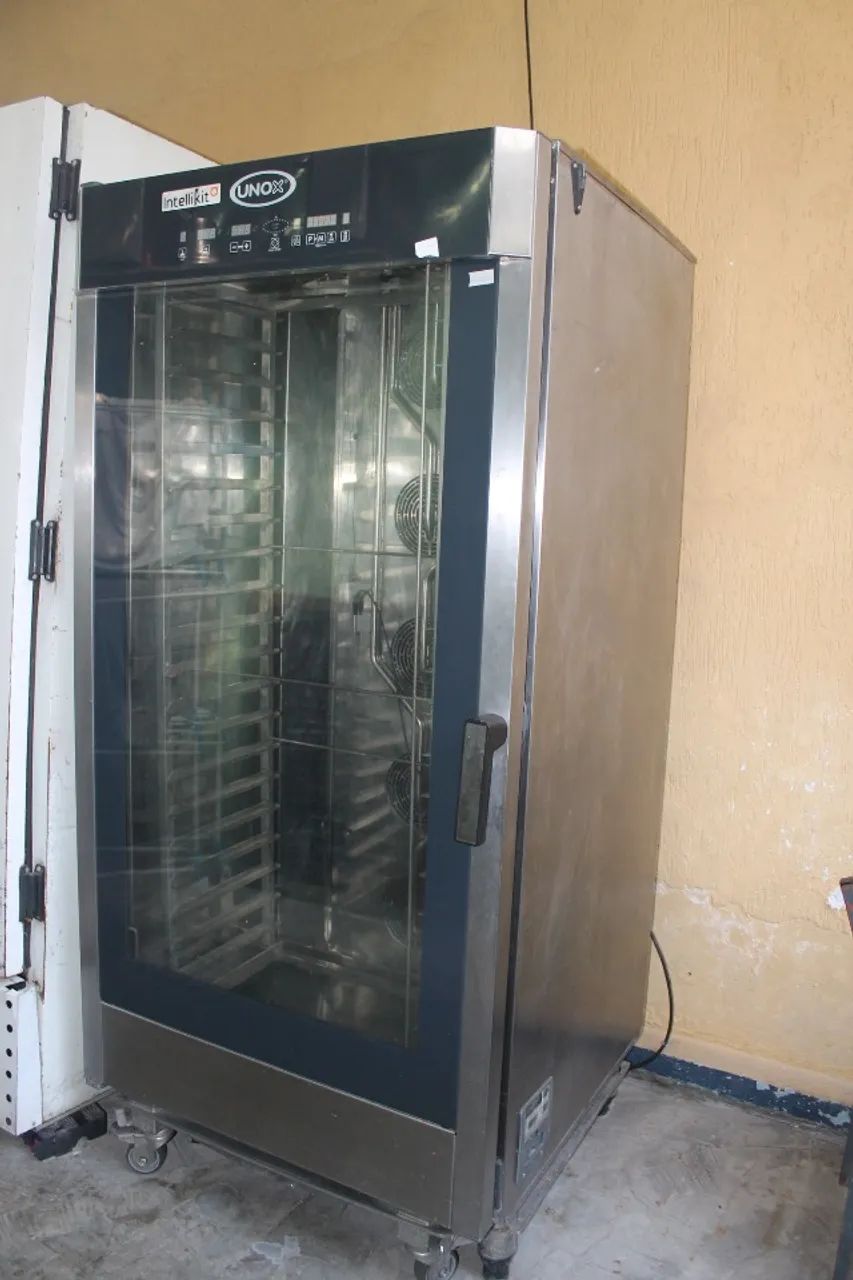 Forno Combinado Unox com Carrinho