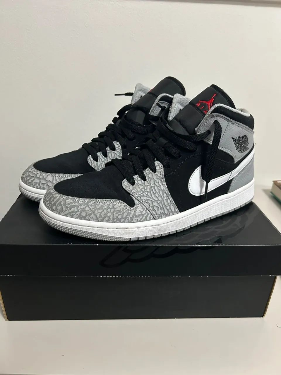 Air Jordan 1 Mid Se Elephant Toe 