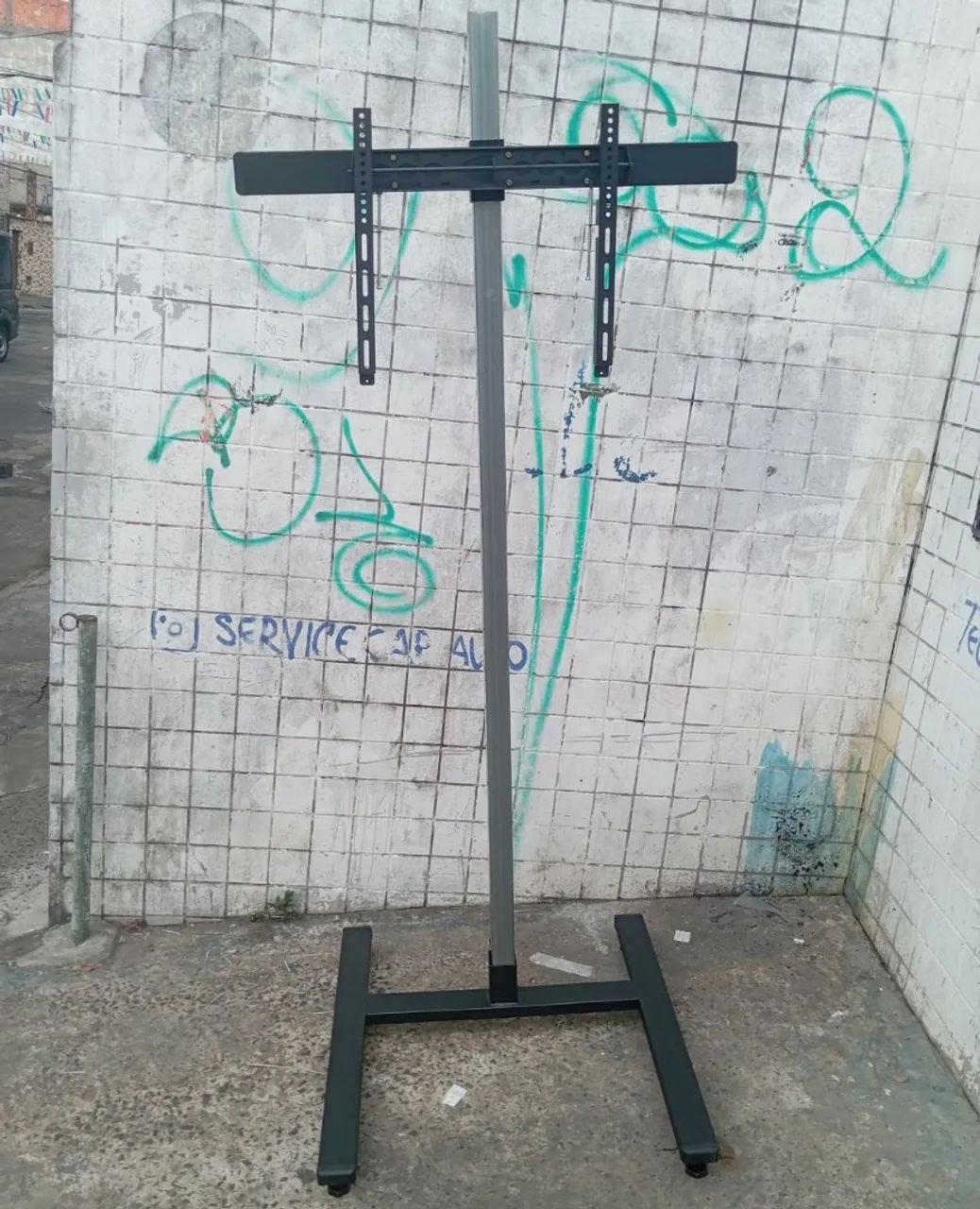 SUPORTE PARA TV MODELO PAINEL PARA EVENTOS/RESTAURANTE/POUSADA DE 32 A 75 POLEGADAS 