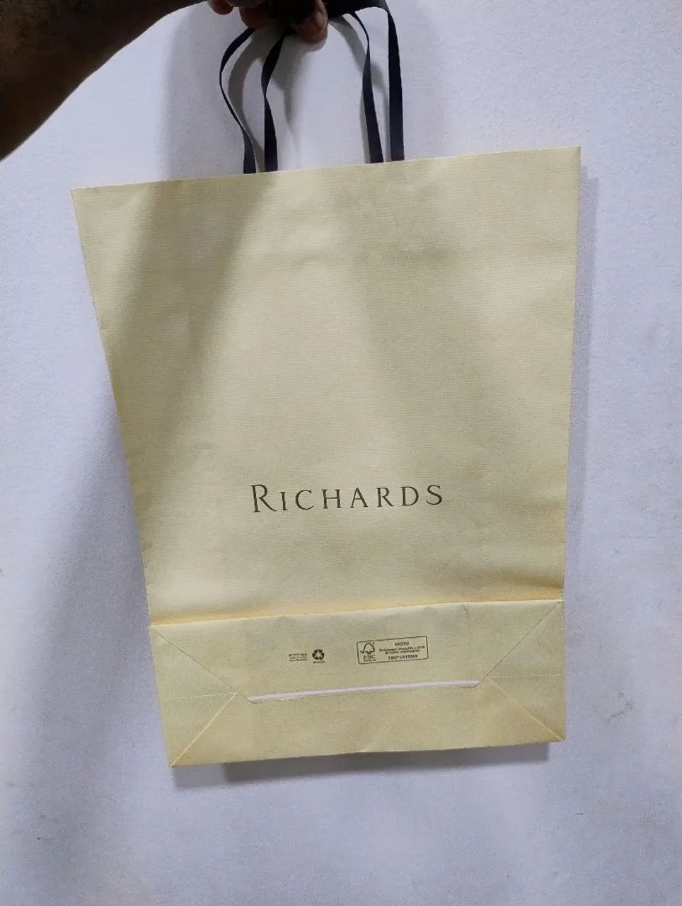 20 Sacolas de compra da marca de vestuário e acessórios Richards  - Foto 3