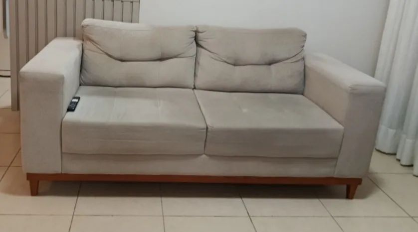Sofá  na cor cinza claro - Foto 2