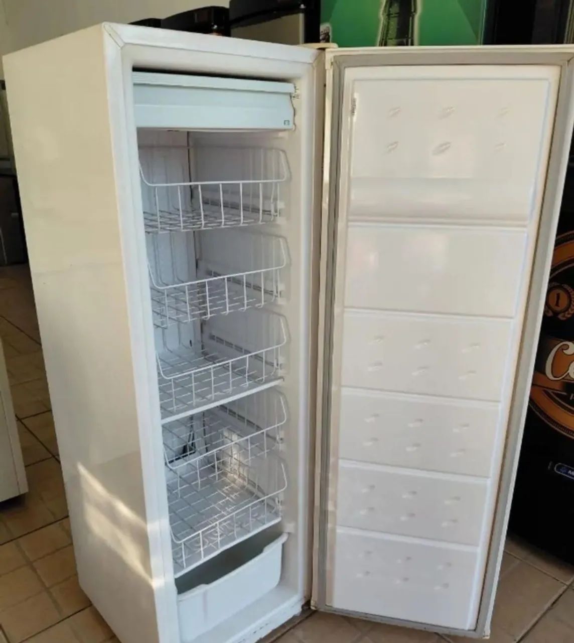 Freezer vertical Consul 200L 127v funcionando perfeitamente  - Foto 3