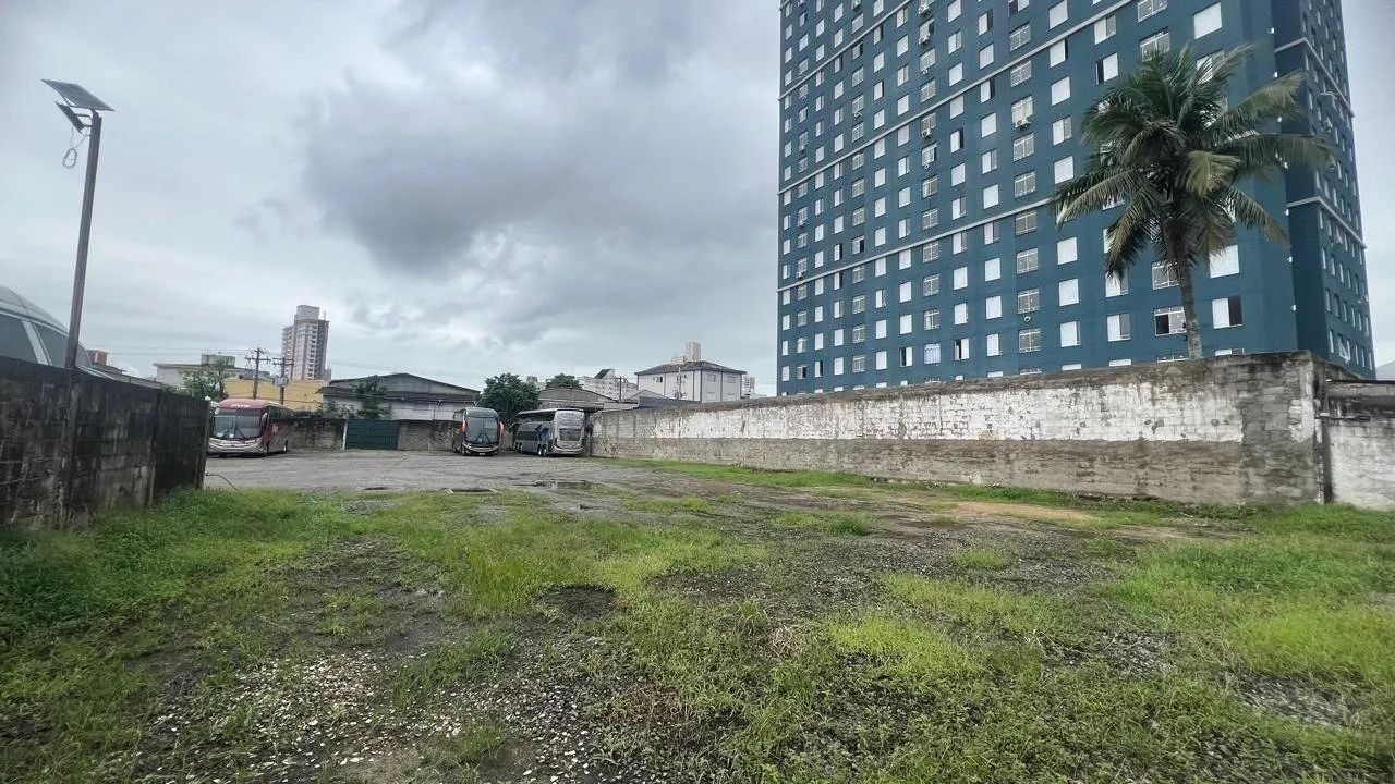 Terreno plano compactado à venda próximo ao centro de São Vicente - Foto 12
