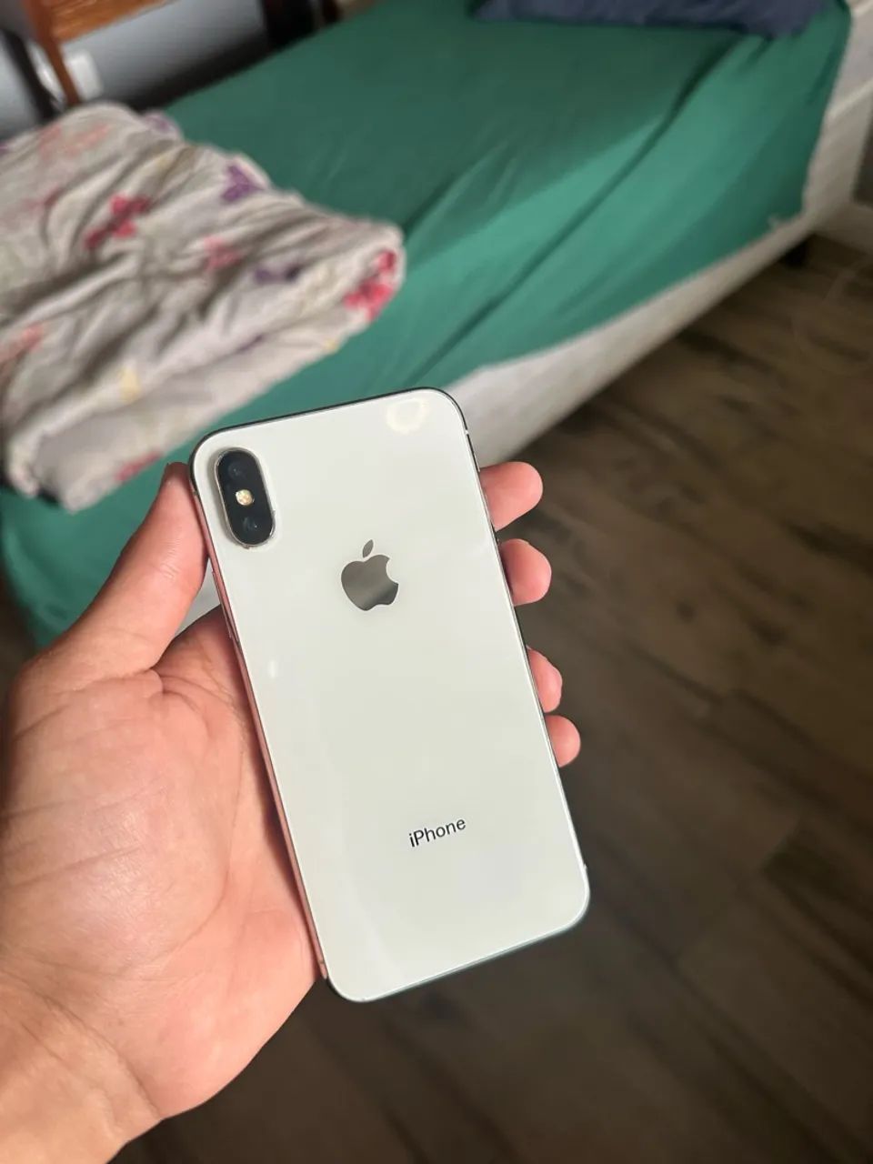iphone x ( sem bateria e placa ruim ) 