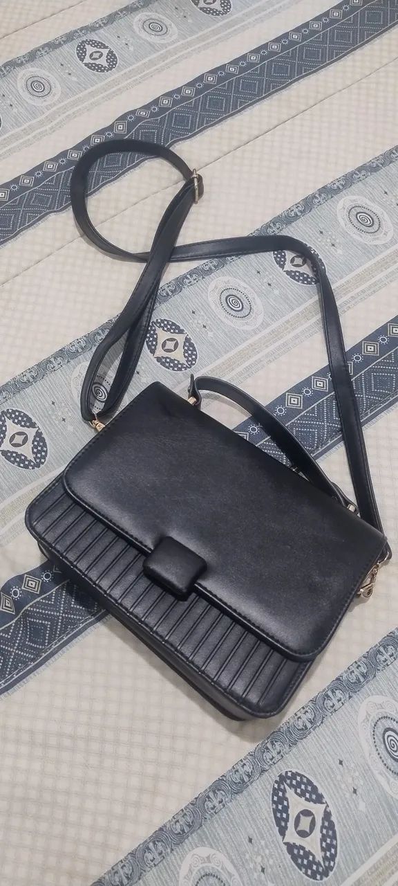 Bolsa transversal preta