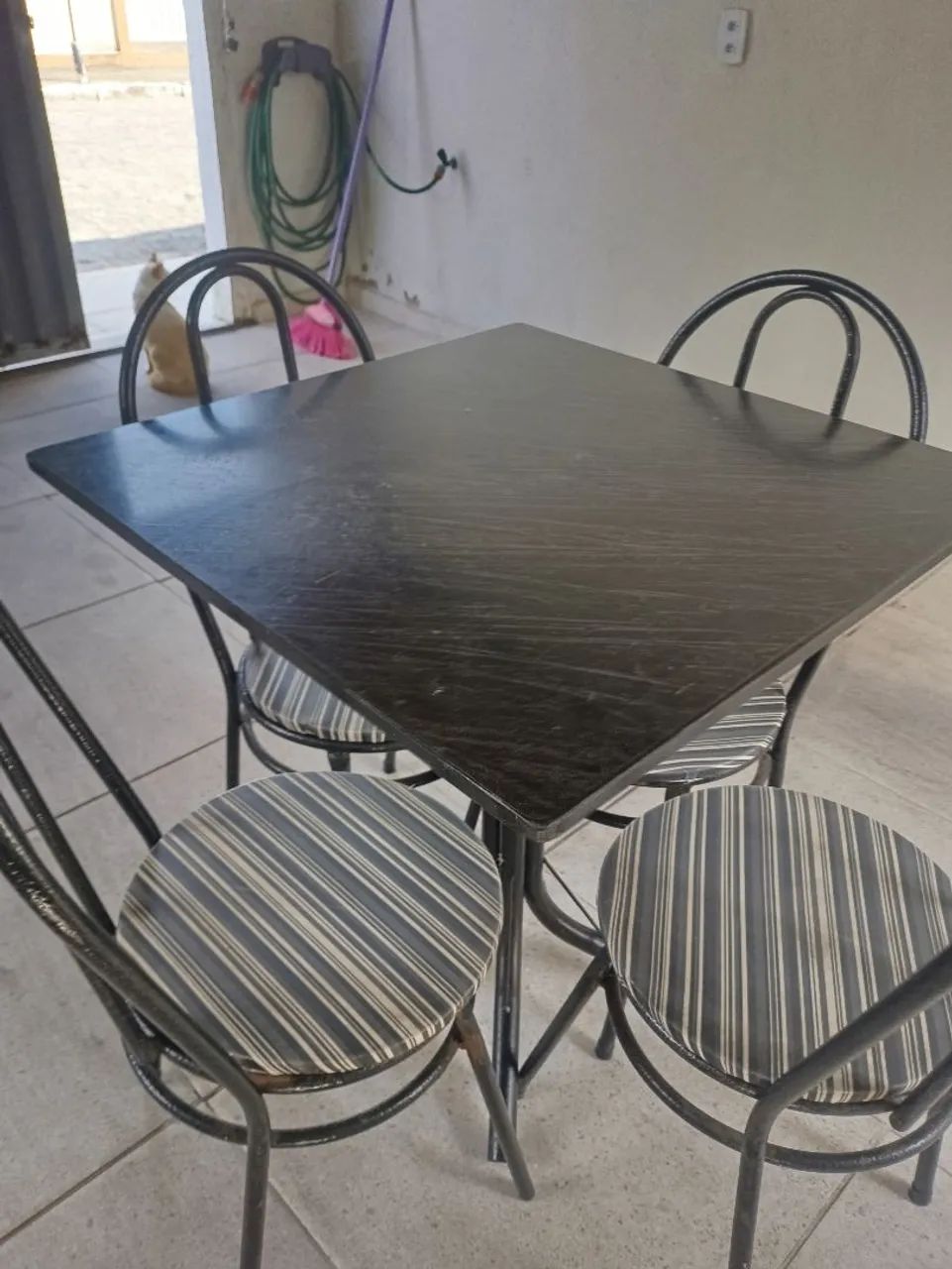 Mesa 4 cadeiras