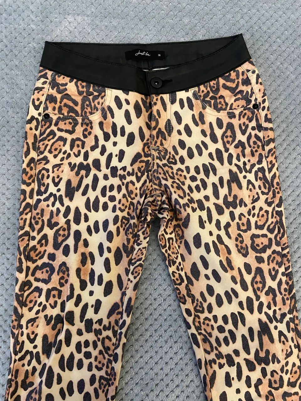 Calça de oncinha 