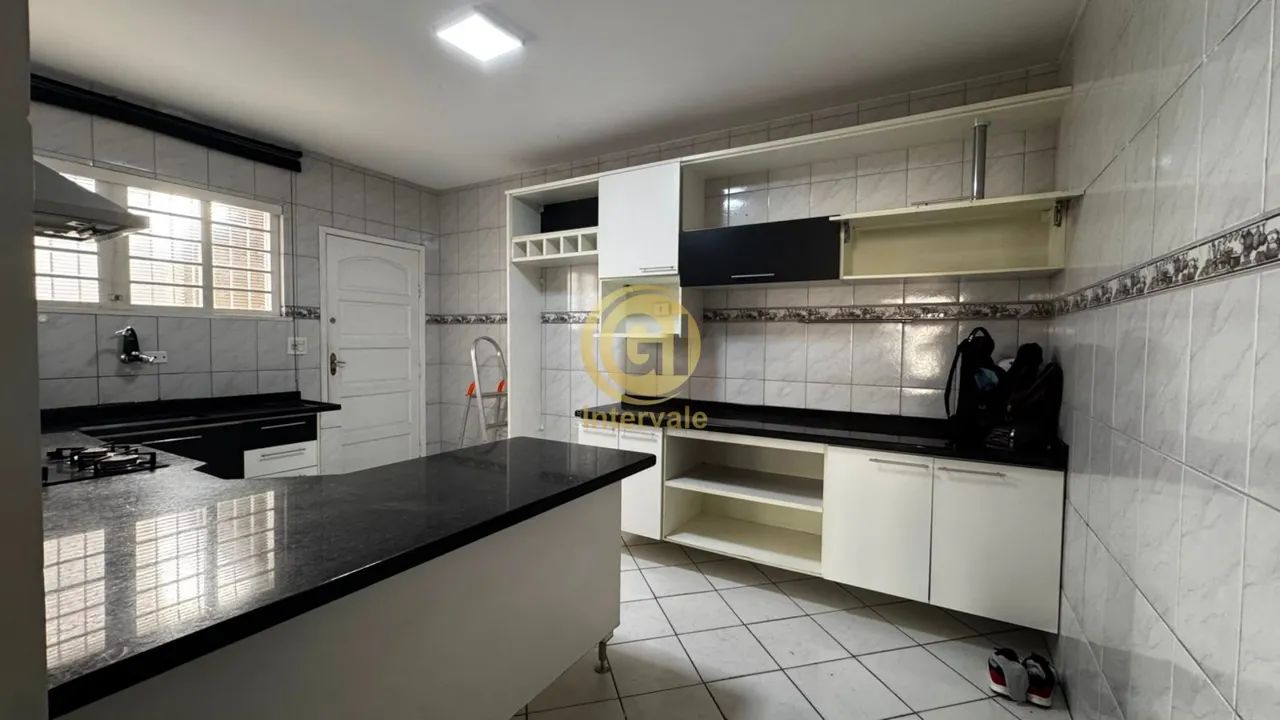 Sobrado Comercial para Locação - Centro de Jacareí: 3 Quartos, 1 Suíte, 2 Vagas de Garagem - Foto 9