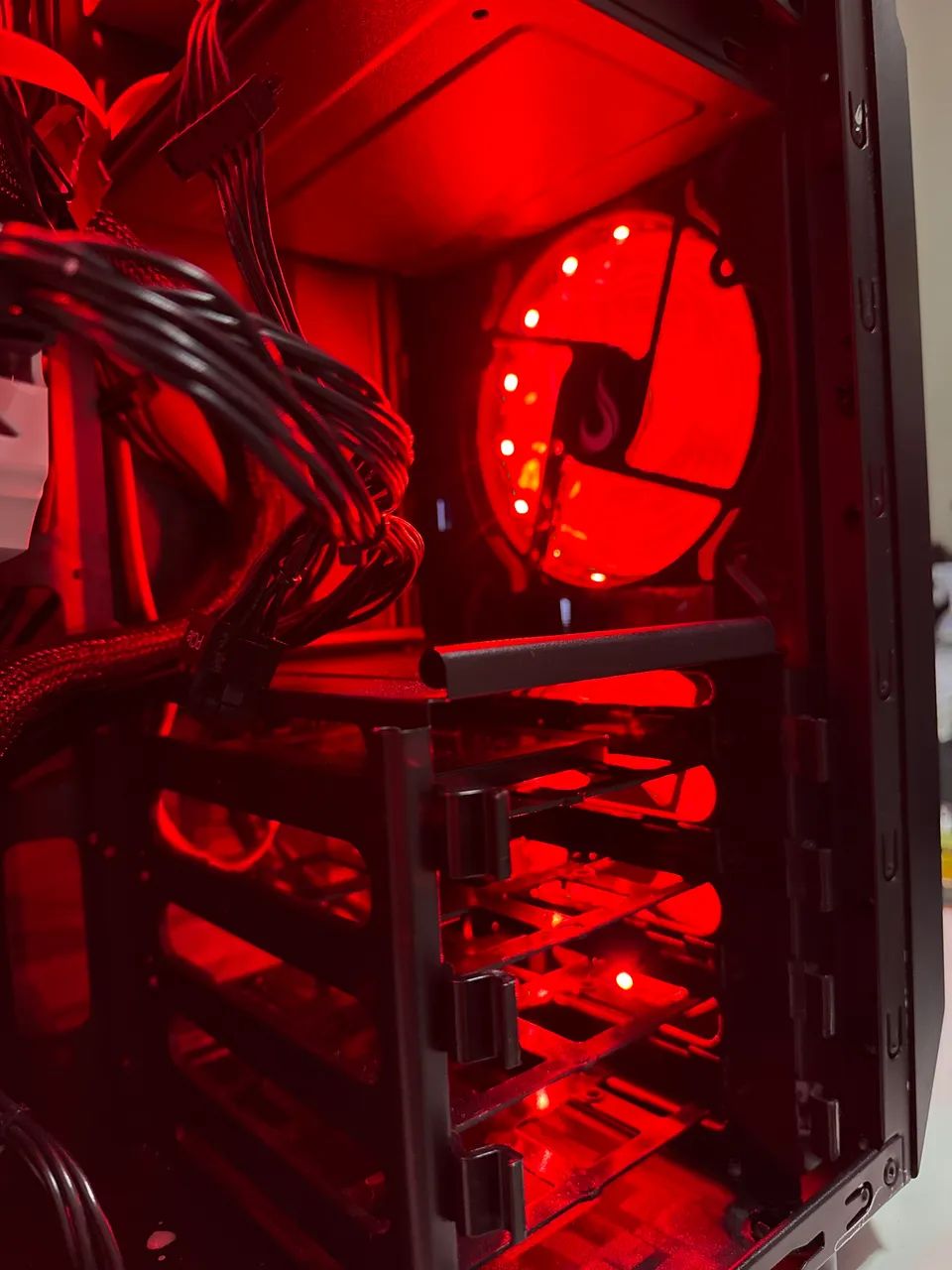 PC gamer i7 7700k, 16gb ddr4, ssd 250gb + 512gb +1tb, GeForce gtx