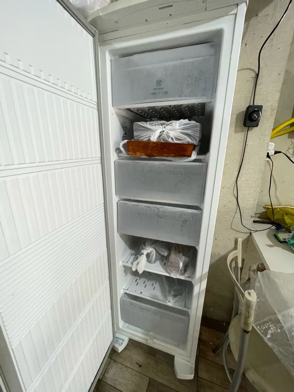 FREZER ELECTROLUX 231LITROS  - Foto 2