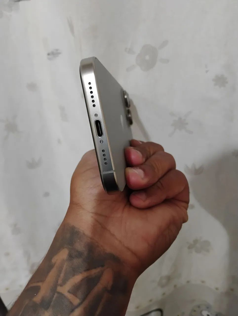 vendo iPhone 16 pro Max  , excelente , bem conversando , todo original . - Foto 4