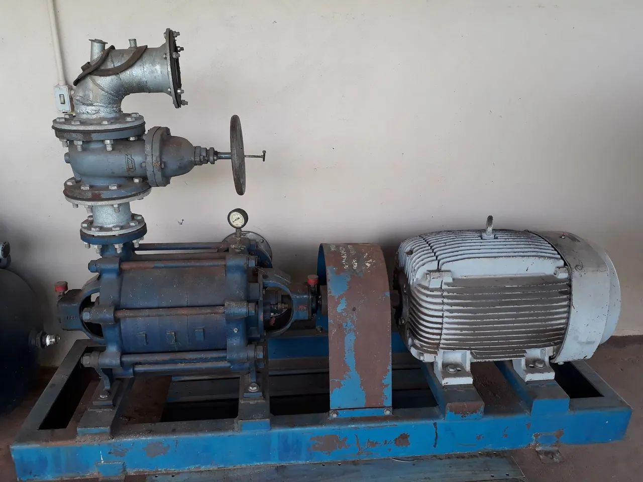 CONJUNTO DE IRRIGAÇÃO MOTOR E BOMBA