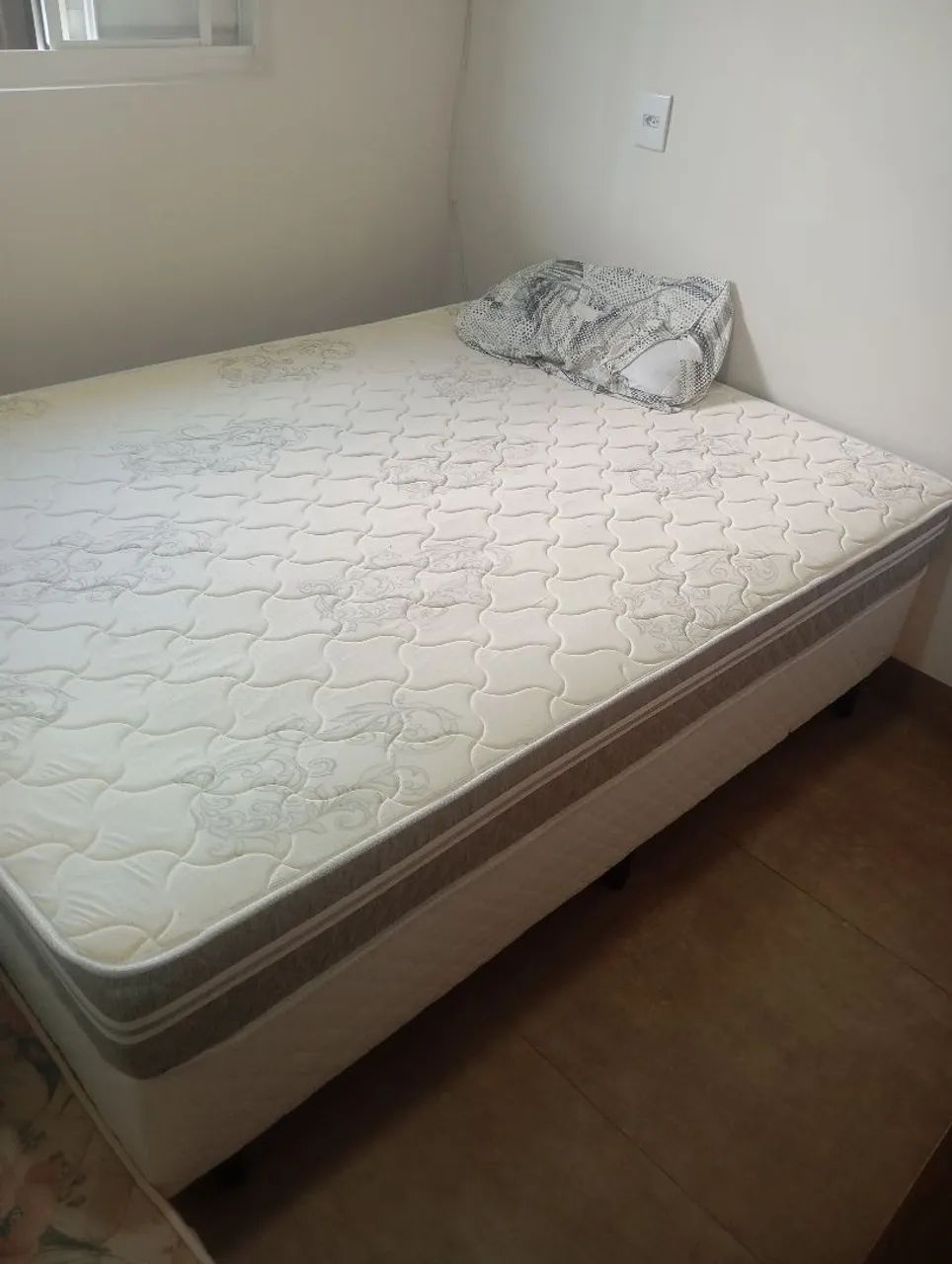 Cama box 2 meses de uso