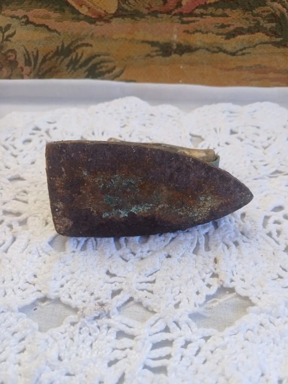 Ferro de engomar miniatura antigo com defeitos  - Foto 2