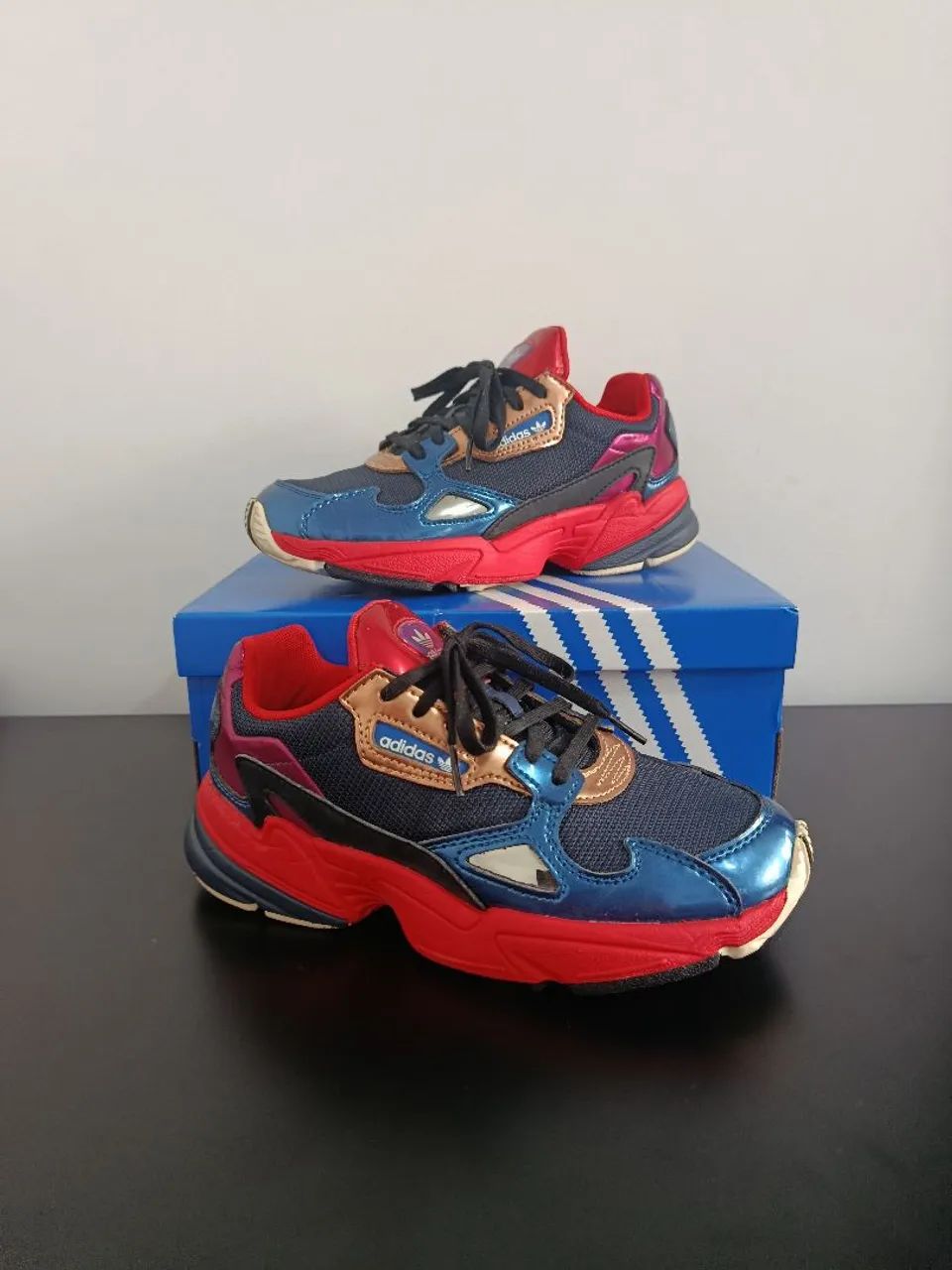 tênis Adidas Falcon Multicolor