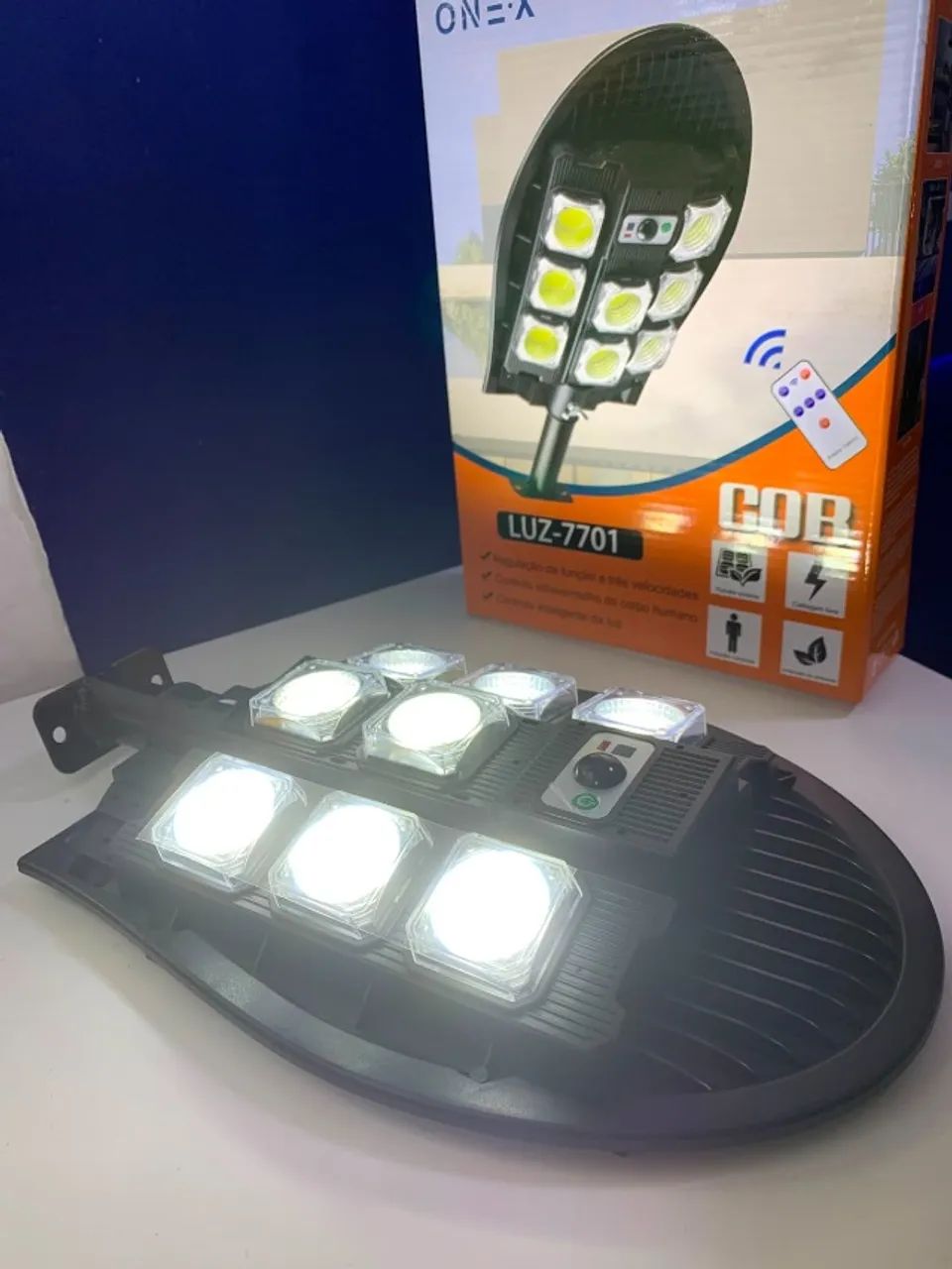 Luminária Solar LED COB ONE-X LUZ-7701 Tipo Poste com Sensor de Presença e Controle (Nova) - Foto 3