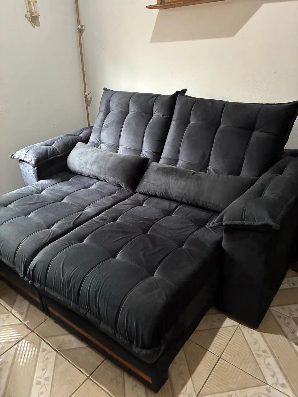 Sofá retrátil 2 lugares novinho  - Foto 2