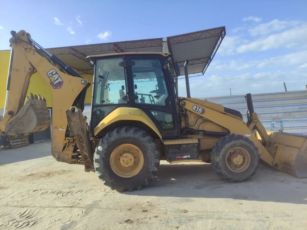 CAT 416 2024 por 300MIL