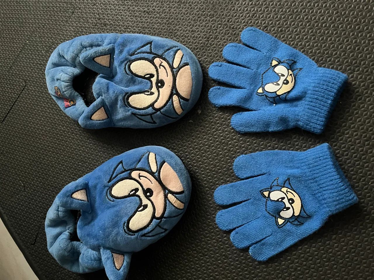 Macacão fleece sonic com capuz + pantufa e luva - Foto 2
