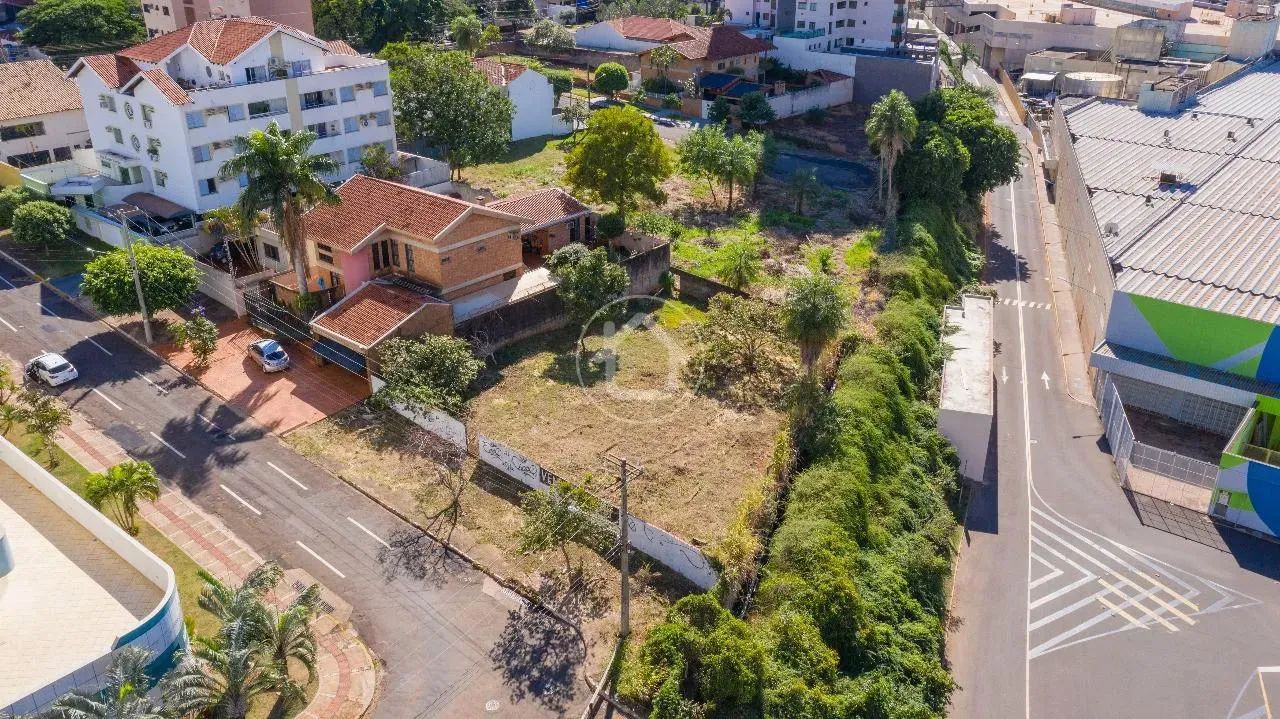 TERRENO NO JARDIM DOS ESTADOS