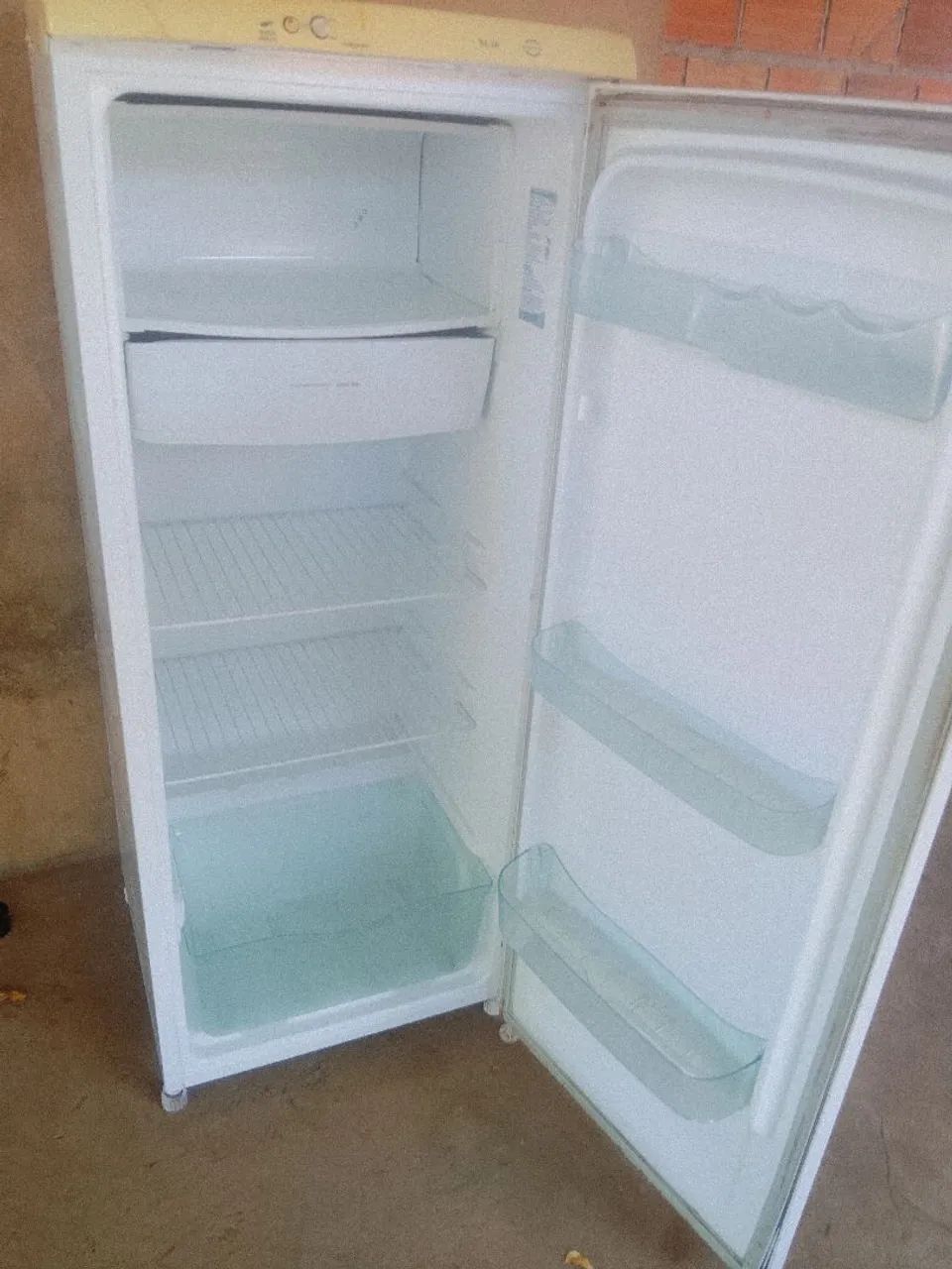 Vendo geladeira funcionando perfeitamente  - Foto 4