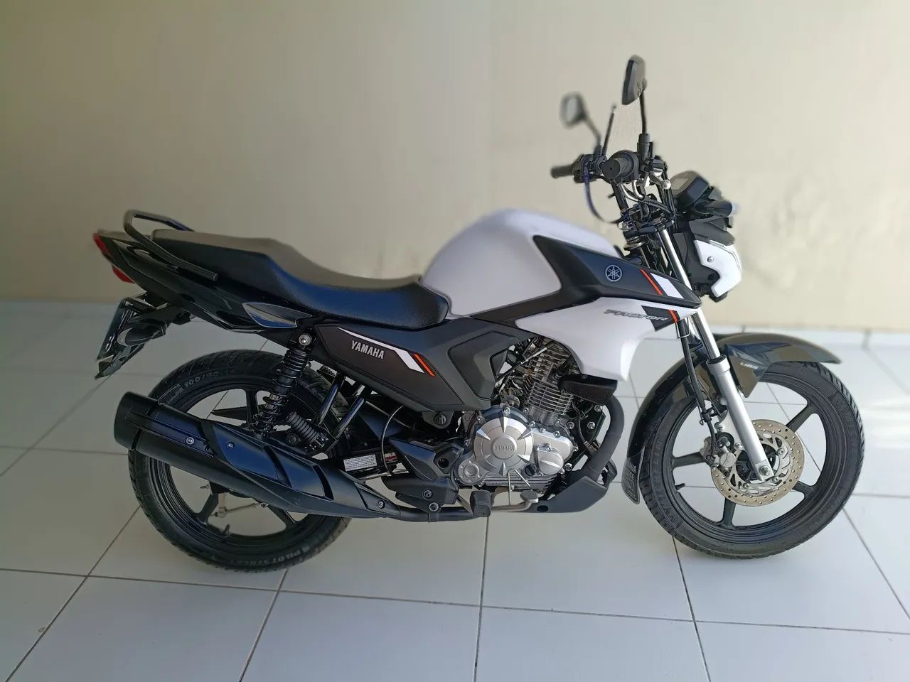 Moto praticamente nova - Foto 5