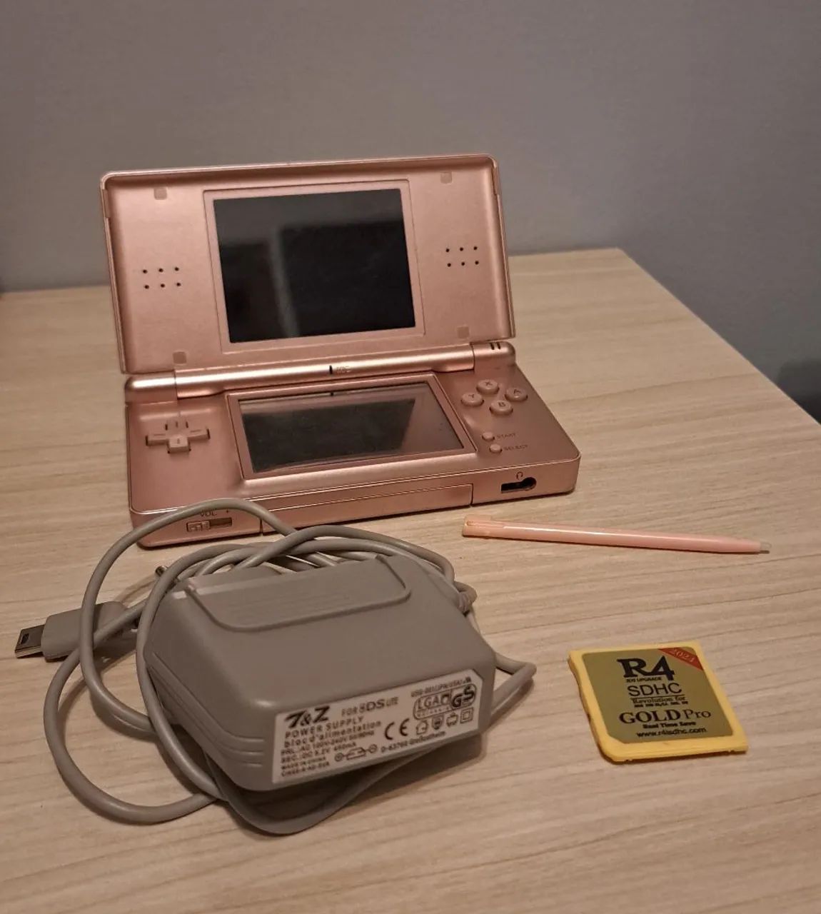Nintendo DS Lite rosa metálico - Consoles de Vídeo Game - Exposição ...