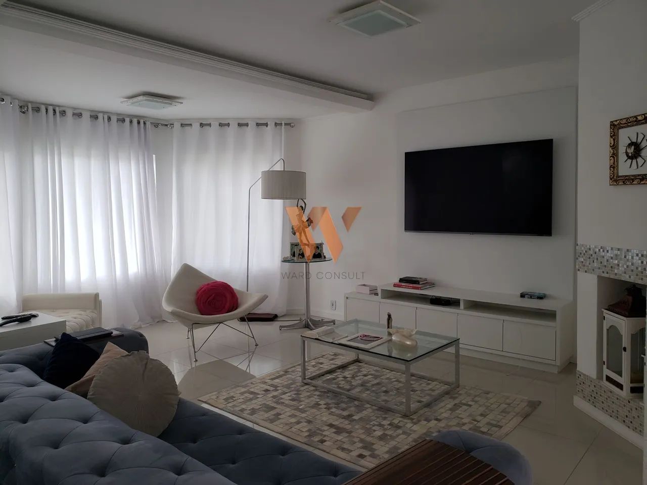 CASA com 273 m² para ALUGUEL ANUAL em JURERÊ INTERNACIONAL