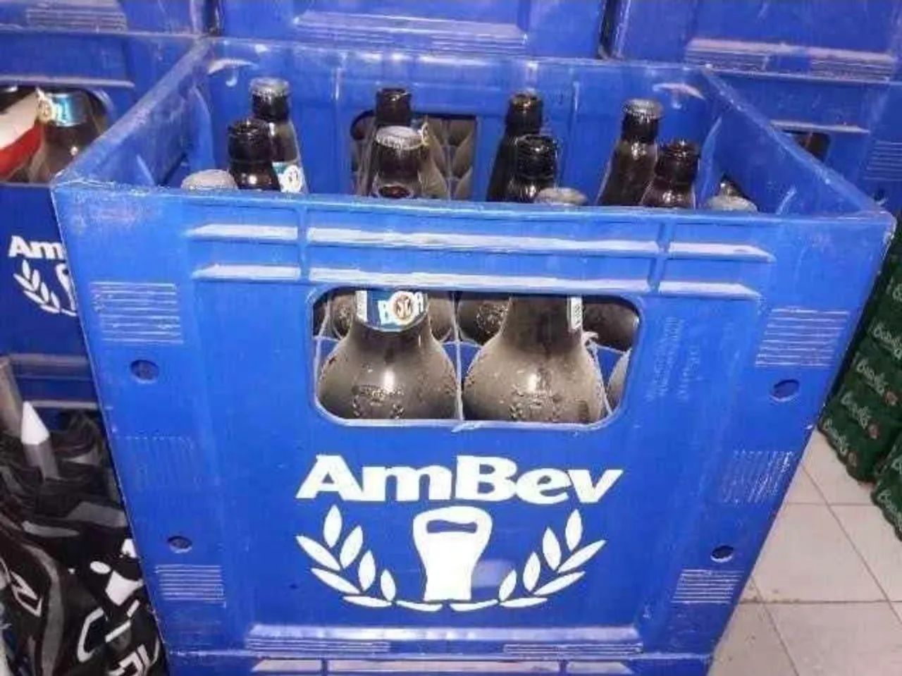 Engradado de Litrao Ambev com Casco