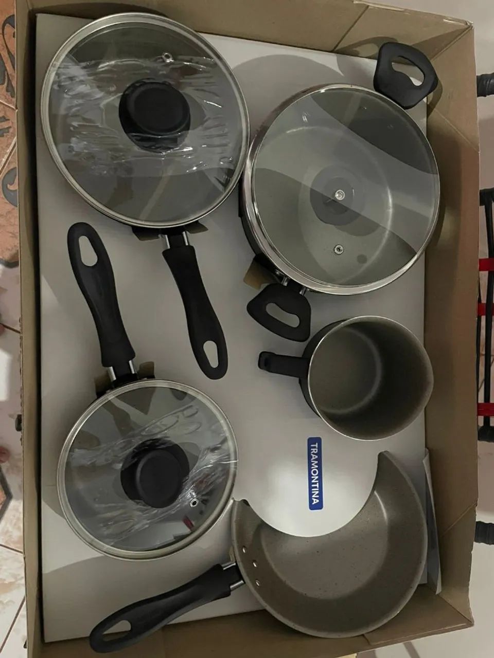 Jogo de Panelas Antiaderente Tramontina Linz de 5 peças. 