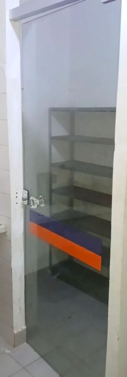 Linda porta de abrir vidro temperado transparente2.10mx 77.5cm